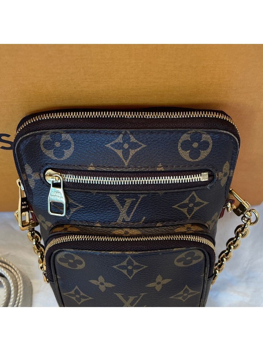 Louis Vuitton Monogram Utility Phone Sleeve Bag - Picture 3 of 16